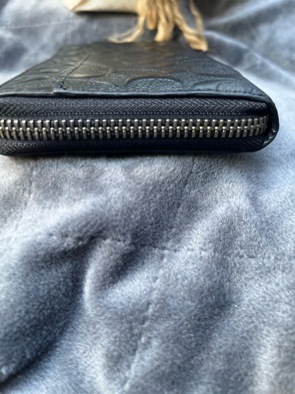 EUC ~ Coach Accordion Zip Wallet in Signature Embossed Leather - Black - Picture 8 of 11